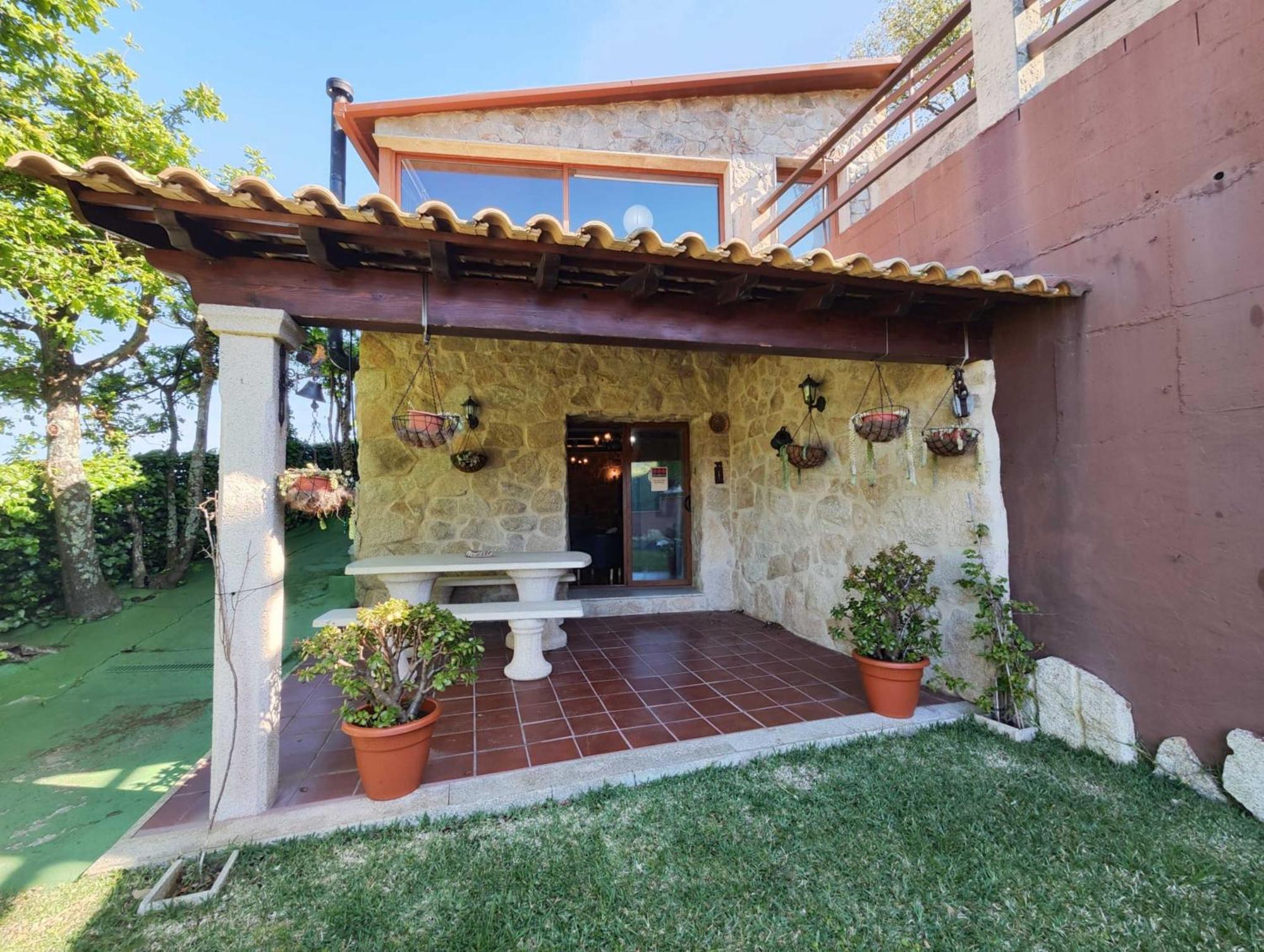 Casa Vistas Al Mar, Jardin. Holiday home Bueu